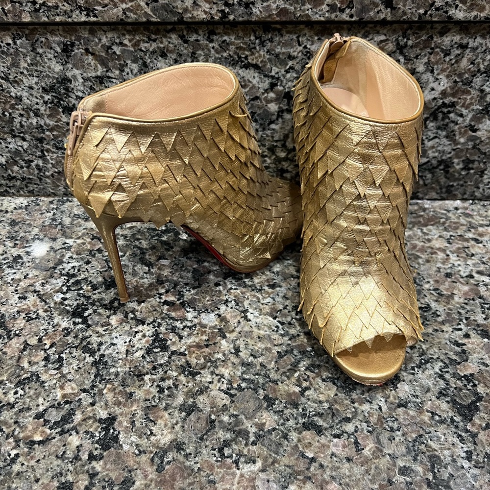 Authentic Christian Louboutin 37 Diplonana 120 gold heels